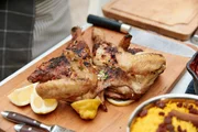 Ein ganz gegrilltes Schmetterlingshuhn. Ein ganz gegrilltes Schmetterlingshuhn.