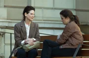 Kommissarin Fina Valent (Anne Schäfer, re.) spricht mit der Journalistin Lucía Blanxart (Bibiana Beglau). Kommissarin Fina Valent (Anne Schäfer, re.) spricht mit der Journalistin Lucía Blanxart (Bibiana Beglau).