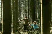 Marta (Susanne Wolff) mit ihrem Sohn Nathan (Elia Gezer).