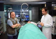 Kommissar Frank Thiel (Axel Prahl) und Professor Karl-Friedrich Boerne (Jan Josef Liefers) in einer Szene; Boerne dozieren weitschweifig statt zur Todesursache zu kommen. Kommissar Frank Thiel (Axel Prahl) und Professor Karl-Friedrich Boerne (Jan Josef Liefers) in einer Szene; Boerne dozieren weitschweifig statt zur Todesursache zu kommen.
