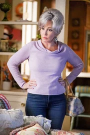 Connie "Meemaw" Tucker (Annie Potts)