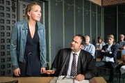 Nora (Tanja Wedhorn) und ihr Anwalt (Tom Keune) erleben vor Gericht eine b&ouml;se &Uuml;berraschung.