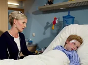 Bernadette Bennet (Mirja Mahir) versucht noch einmal ihrem Sohn Niklas (Paul Maximilian Sch&uuml;ller) ins Gewissen zu reden - Paul Altmann w&auml;re kein Umgang f&uuml;r ihn, schlie&szlig;lich ist er der Sohn ihrer Putzfrau! Niklas versteht nicht, dass seine Mutter ihm die Freundschaft zu Paul verbietet.