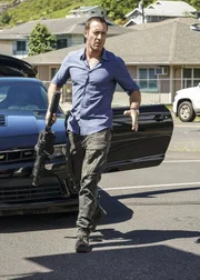 Steve McGarrett (Alex O'Loughlin) Steve McGarrett (Alex O'Loughlin)