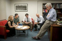 L-R: Sacha Pfeiffer (Rachel McAdams), Mike Rezendes (Mark Ruffalo), Matt Carroll (Brian d'Arcy James), Walter 'Robby' Robinson (Michael Keaton), Ben Bradlee jr. (John Slattery).