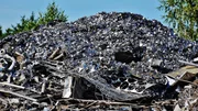 Bildunterschrift: Dank modernster Sortiermaschinen ausgestattet mit Infrarot-Sensoren und Magneten lassen sich heute j&auml;hrlich bis zu 150 Millionen Tonnen Altmetall recyceln.
