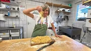 SWR-Moderatorin Annette Krause teste die selbstgemachte Pasta im Caf&eacute; Erdmann in Hirschberg.