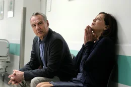 Gabriel (Daniel Friedrich) und Annelie (Angela Roy) sind um ihren Sohn besorgt