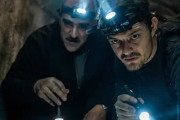 Luis Tosar (Simon), Sam Riley (James).