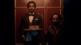 l-r: Dev Patel als Kid, Pitobash als Alphonso