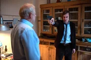 Unberechenbar: Kai (Lars Eidinger) zielt auf Borowski (Axel Milberg). Unberechenbar: Kai (Lars Eidinger) zielt auf Borowski (Axel Milberg).