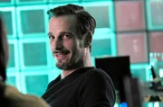 Der Produzent Meinholdt (Max von Thun, re.) m&ouml;chte Sebastian einen Plattenvertrag anbieten.