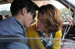 Sebastian (Tim Oliver Schultz) und Mia (Paula Kalenberg) verlieben sich ineinander.