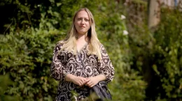 Alisa blickt zum ersten Mal in ihre Vergangenheit zur&uuml;ck.