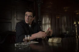 Ronald Russo (Benicio Del Toro)