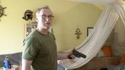 Herr E.; Verwaltungsbeamter Bereitet sich daheim f&uuml;r schwere Krisen vor.