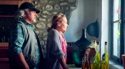Der Brenner Bernhard Schr&ouml;der (Hansa Czypionka, l.) und seine Frau Elke (Susanne-Marie Wrage, r.) sind geschockt &uuml;ber den Unfall.