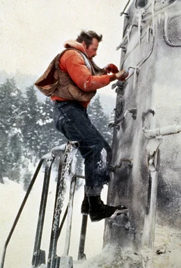 Oscar 'Manny' Manheim (Jon Voight).