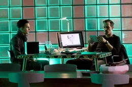Der Produzent Meinholdt (Max von Thun, re.) m&ouml;chte Sebastian (Tim Oliver Schultz) einen Plattenvertrag anbieten.