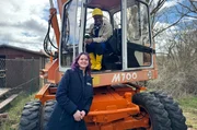 Yared und Dania auf der Baustelle.