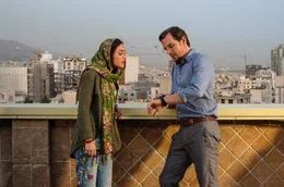 Shirin (Mona Pirzad) muss Robert (Felix Klare) erst einmal klarmachen, dass im Iran die Uhren anders ticken.