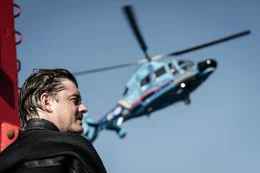 Sam Riley (James).