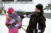 Nachdem Bridget (Ren&eacute;e Zellweger, l.) Mark Darcy (Colin Firth, r.) erz&auml;hlt hat, dass sie eine gute Skifahrerin sei, endet der Kurztrip in die Berge auch in einem Fiasko ?