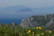 Blick von Marokko aus auf den Gibraltarfels.