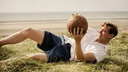 Trautmann (David Kross) liebt den Fu&szlig;ball.