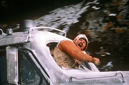 Oscar 'Manny' Manheim (Jon Voight) nutzt mit Buck die Gelegenheit zu fliehen.