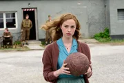 Margaret (Freya Mavor)
