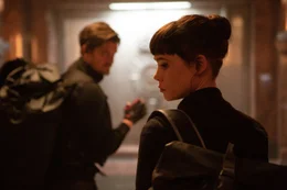 Lorraine (Astrid Berg&egrave;s-Frisbey)