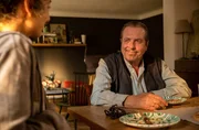 Wieder Freunde? Der Beissl (Andreas Giebel, r.) muss mit der neuesten Zumutung von Ava (Eilin Aliza, l.) klarkommen.