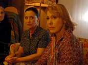 Elke (Gabi Doh, re.) und Pilar (Cornelia Schmaus) kommen aus unterschiedlichen Welten.