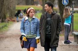 Mia (Paula Kalenberg) ist entt&auml;uscht, als Sebastian (Tim Oliver Schultz) wieder in sein fr&uuml;heres Leben zur&uuml;ckkehrt.