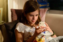 Nach der Trennung ihrer Eltern zieht sich die 12-J&auml;hrige Jessy (Jamie Bick) immer mehr in die Online-Welt zur&uuml;ck. Ihre neue Chat-Freundin Chrissy scheint die einzige Person zu sein, die sie versteht ...