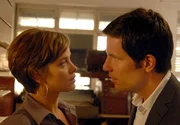 Kurt (Tim Bergmann) liebt Billie (Muriel Baumeister), doch er wei&szlig; nicht, wie er es ihr beibringen kann.