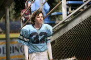 Axl ist überglücklich, dass er wieder völlig genesen ist und zu seinem wichtigsten Footballspiel antreten kann. Dort erwartet ihn außerdem eine Überraschung. Währenddessen hält Frankie es für eine gute Idee, zwei Marinesoldaten zum Thanksgiving-Essen einzuladen ... Axl ist überglücklich, dass er wieder völlig genesen ist und zu seinem wichtigsten Footballspiel antreten kann. Dort erwartet ihn außerdem eine Überraschung. Währenddessen hält Frankie es für eine gute Idee, zwei Marinesoldaten zum Thanksgiving-Essen einzuladen ...