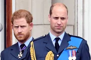 Prinz William und Prinz Harry anlässlich des 100-jährigen Jubiläums der Royal Air Force, London am 10. Juli. Prinz William und Prinz Harry anlässlich des 100-jährigen Jubiläums der Royal Air Force, London am 10. Juli.