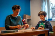 Der zehnj&auml;hrige Oskar aus M&uuml;nchen hat eine gro&szlig;e Regenbogen-Patchwork-Familie: Stiefmutter Rita (39) und ihr Sohn Valentin sind auch Teil davon.