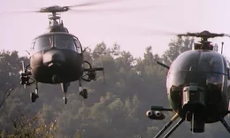 Das 'Delta-Force-Team' geift das Anwesen von Drogenboss Cota an und zerst&ouml;rt es.