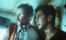 L-R: Manny (Jon Voight), Buck (Eric Roberts)