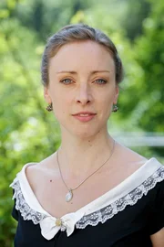 Jessica Schwahn (Colette Messner). Jessica Schwahn (Colette Messner).