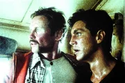 L-R: Manny (Jon Voight), Buck (Eric Roberts)
