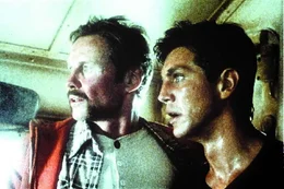 L-R: Manny (Jon Voight), Buck (Eric Roberts)