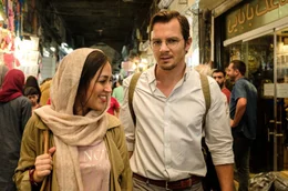 Ohne seine Dolmetscherin Shirin (Mona Pirzad) ist Robert (Felix Klare) hilflos.