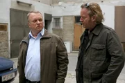 Gerd Michulka (Reinhard Nowak, l.) gibt sich gegenüber Oberstleutnant Nowak (Gregor Seberg, r.) zugeknöpft. Gerd Michulka (Reinhard Nowak, l.) gibt sich gegenüber Oberstleutnant Nowak (Gregor Seberg, r.) zugeknöpft.