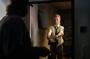 Sonja (Annett Fleischer, r.) überrascht den Hausmeister (Komparse, l.) im Keller, als er ihr die Tür öffnet. Sonja (Annett Fleischer, r.) überrascht den Hausmeister (Komparse, l.) im Keller, als er ihr die Tür öffnet.