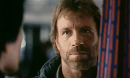 Als Ramon Cota versucht in die Schweiz zu fl&uuml;chten, k&ouml;nnen Scott McCoy (Chuck Norris,r.) und sein Freund Bobby Chavez (Paul Perri) den Drogenboss durch eine spektakul&auml;re Aktion festnehmen.