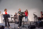 Ann-Berit ist nicht nur Rettungsschwimmerin, sondern macht auch eine Schneiderausbildung neben ihrem Abitur. Ann-Berit ist nicht nur Rettungsschwimmerin, sondern macht auch eine Schneiderausbildung neben ihrem Abitur.